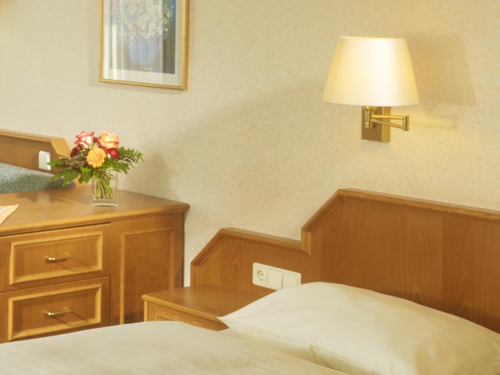 Hotel Loesch Pfaelzer Hof Romerberg ห้อง รูปภาพ