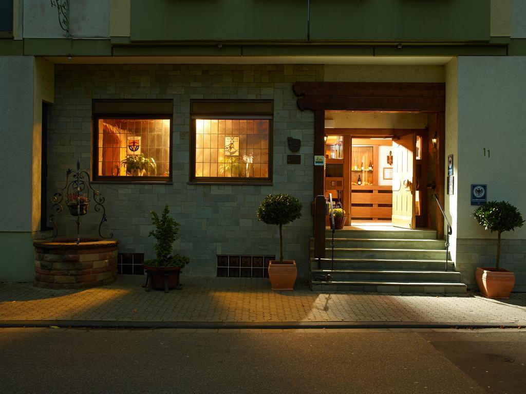 Hotel Loesch Pfaelzer Hof Romerberg ภายนอก รูปภาพ
