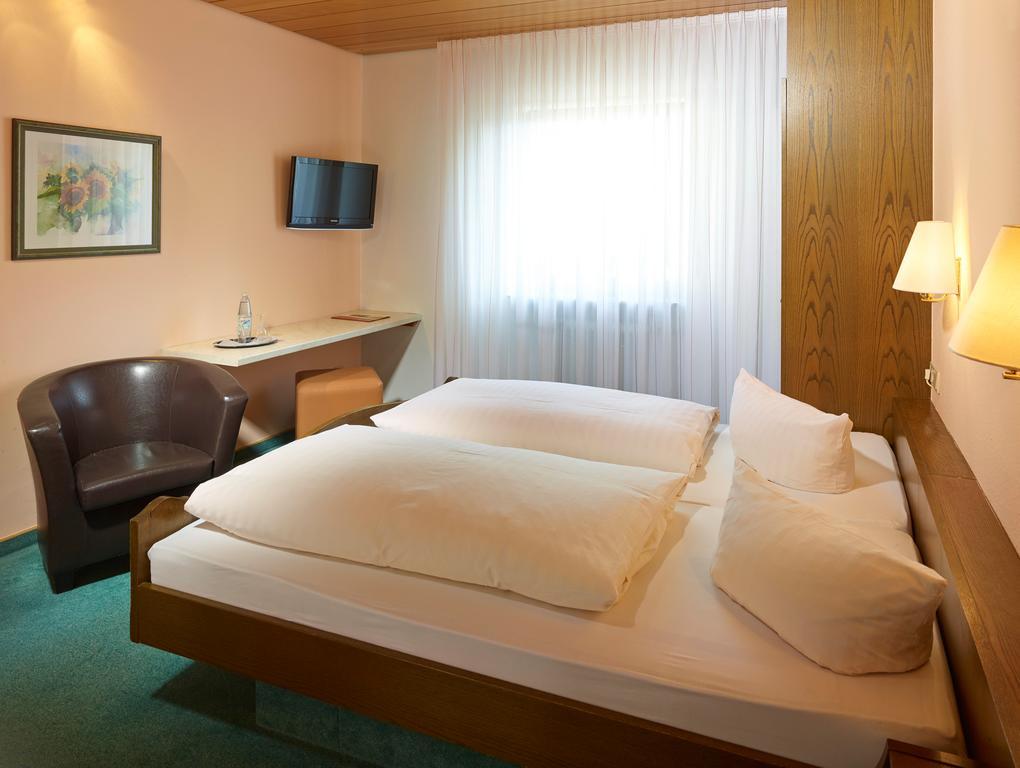 Hotel Loesch Pfaelzer Hof Romerberg ห้อง รูปภาพ
